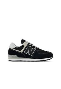 Buty do chodzenia dla dzieci New Balance 574. Zapięcie: sznurówki. Kolor: wielokolorowy, czarny, szary. Materiał: materiał, tkanina, syntetyk. Szerokość cholewki: normalna. Model: New Balance 574. Sport: turystyka piesza