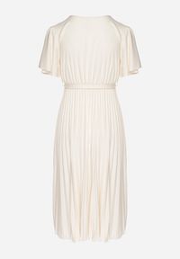 Born2be - Jasnobeżowa Sukienka Plisowana z Dekoltem w V z Paskiem w Talii Zolseki. Okazja: na co dzień. Kolor: beżowy. Styl: casual, klasyczny #4