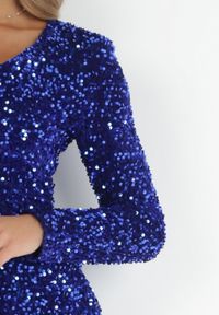 Born2be - Granatowa Sukienka z Cekinami i Wycięciem Glykera. Okazja: na wesele, na ślub cywilny. Kolor: niebieski. Długość rękawa: długi rękaw. Typ sukienki: asymetryczne. Długość: mini #3