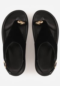 Renee - Czarne Sandały z Ozdobnym Paskiem na Palec i Metalicznymi Ozdobami Brizesh. Okazja: na co dzień. Zapięcie: pasek. Kolor: czarny. Materiał: len. Wzór: aplikacja. Sezon: lato. Styl: casual #3