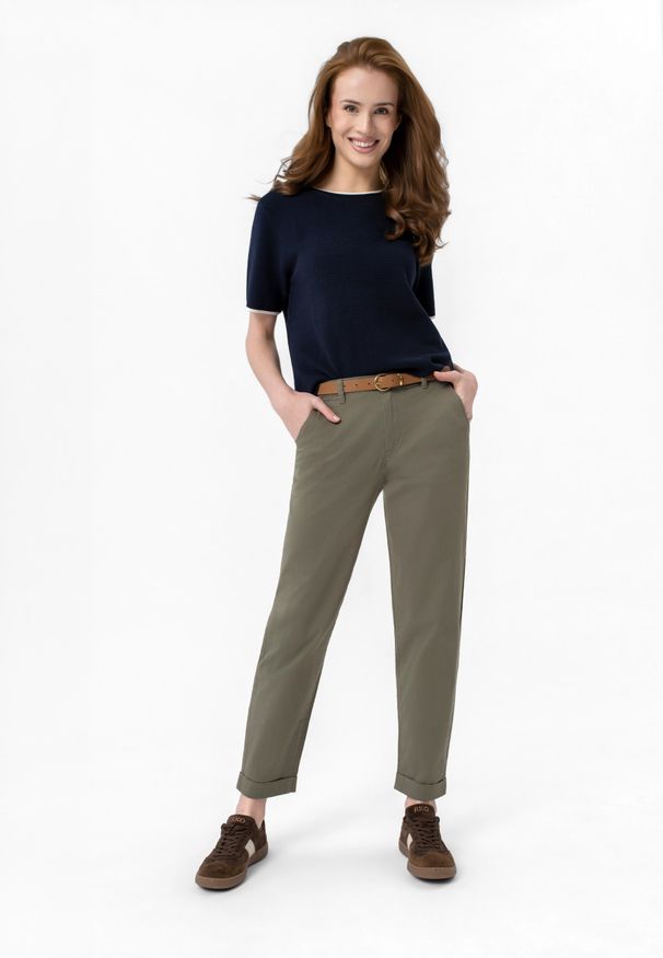 Volcano - Bawełniane spodnie R-LANA. Stan: standardowy. Kolor: brązowy. Materiał: bawełna. Styl: klasyczny