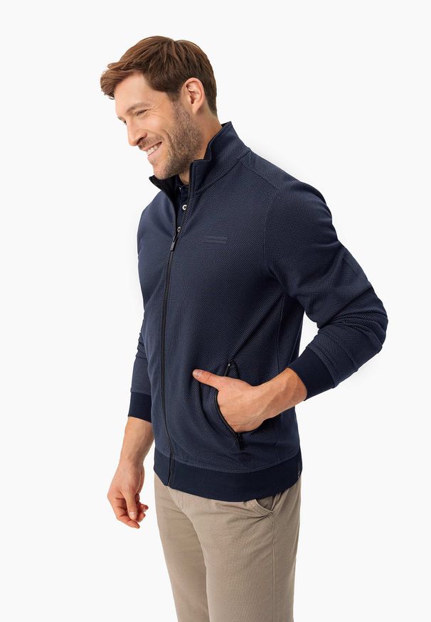 Volcano - Bluza ze stójką B-MONTERO. Okazja: na co dzień, do pracy, na spotkanie biznesowe. Typ kołnierza: kołnierzyk stójkowy. Materiał: dzianina, bawełna, materiał. Styl: biznesowy, casual, sportowy