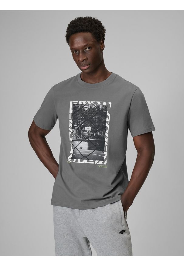 4f - 4F T-shirt regular z nadrukiem męski - szary L. Okazja: na co dzień. Kolor: szary. Materiał: dzianina, bawełna, materiał. Wzór: nadruk. Styl: casual, klasyczny