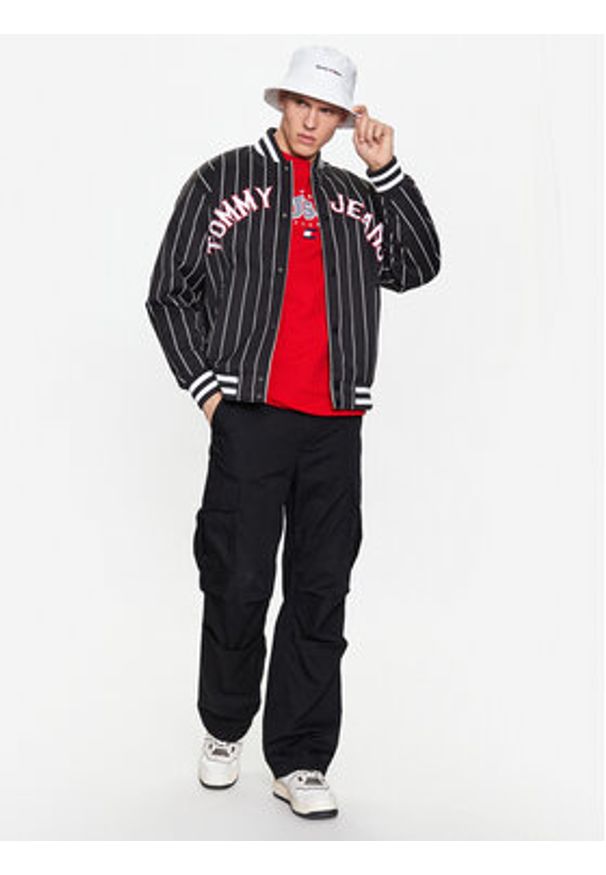 Tommy Jeans Kurtka bomber Pinstripe DM0DM15917 Czarny Relaxed Fit. Kolor: czarny. Materiał: syntetyk