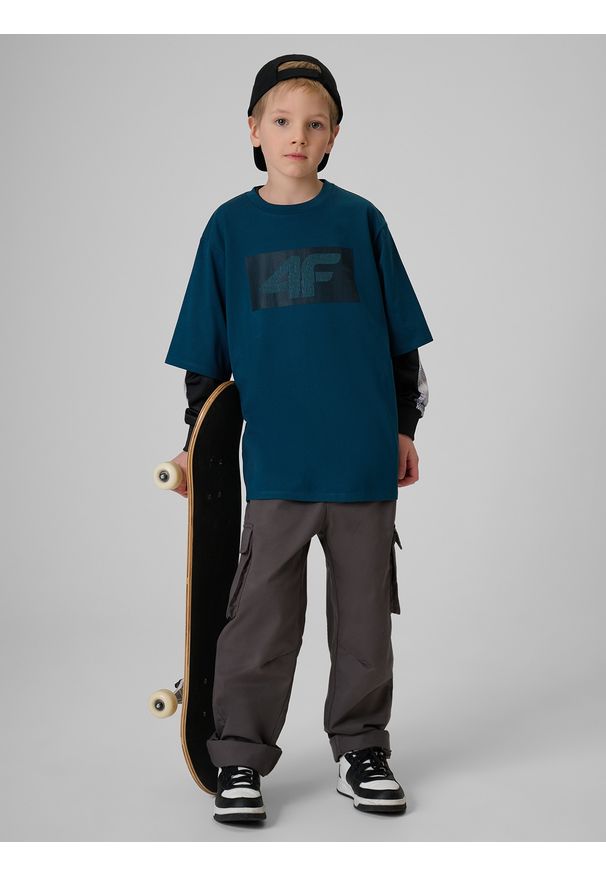 4f - 4F T-shirt loose z nadrukiem chłopięcy - turkusowy 122/128 (6-8 lat). Okazja: na co dzień. Kolor: turkusowy. Materiał: dzianina, bawełna, materiał. Wzór: nadruk. Sezon: lato. Styl: casual, klasyczny