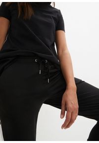 bonprix - Spodnie dresowe z napami, szybko schnące. Kolor: czarny. Materiał: dresówka. Styl: sportowy