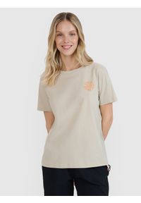 4f - 4F T-shirt oversize z nadrukiem damski - beżowy XL. Okazja: na co dzień. Kolor: beżowy. Materiał: dzianina, bawełna, jersey. Długość rękawa: krótki rękaw. Długość: krótkie. Wzór: nadruk. Styl: klasyczny, sportowy, casual
