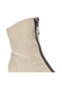 Beżowe Botki Simen Damskie Skórzane Modne Obuwie. Okazja: na spacer, na co dzień. Zapięcie: zamek. Kolor: beżowy. Szerokość cholewki: normalna. Materiał: skóra. Sezon: zima, jesień. Obcas: na obcasie. Styl: casual, elegancki. Wysokość obcasa: niski #6