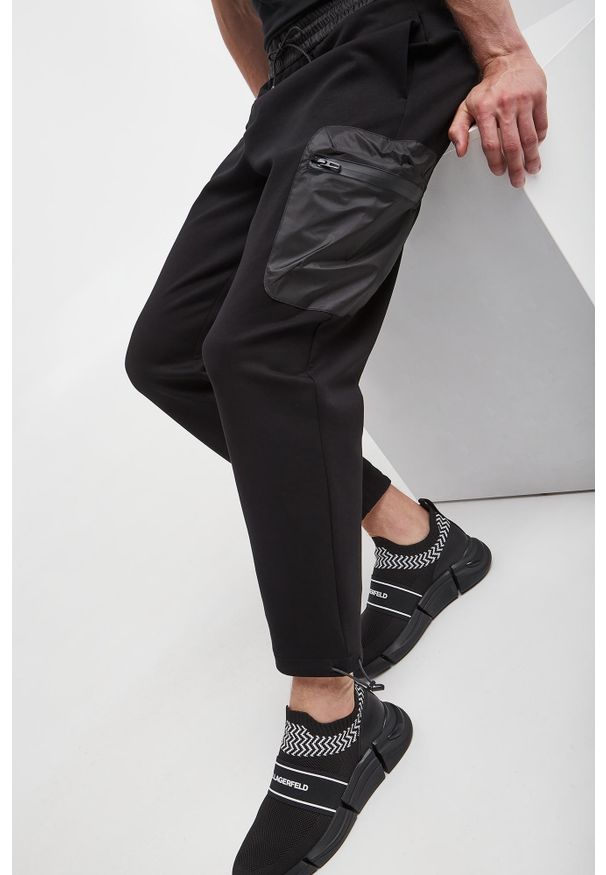 Emporio Armani - Spodnie dresowe męskie EMPORIO ARMANI. Materiał: dresówka