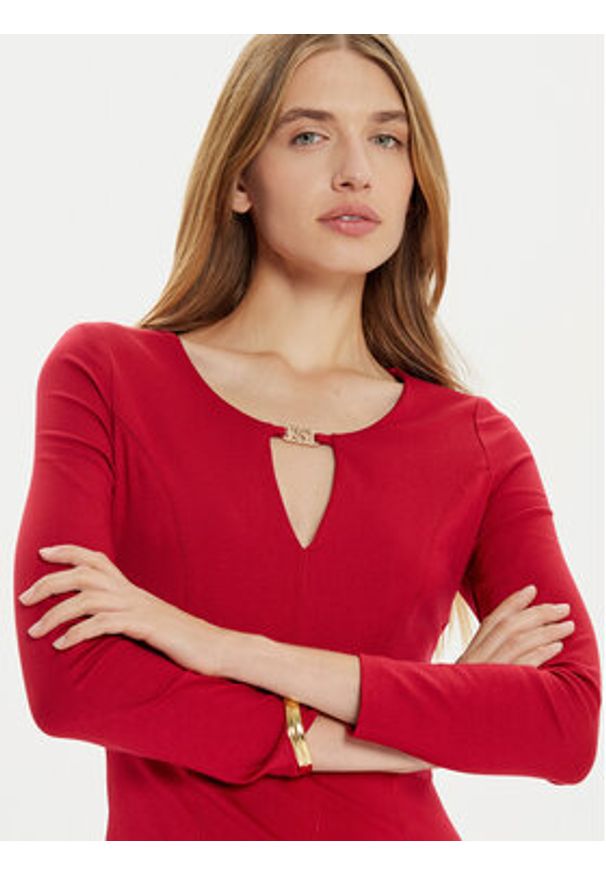 Rinascimento Sukienka koktajlowa CFC0121444003 Bordowy Regular Fit. Kolor: czerwony. Materiał: wiskoza. Styl: wizytowy