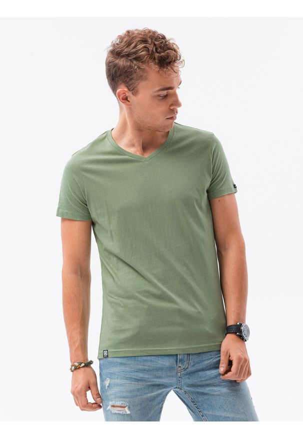 Ombre Clothing - Klasyczna męska koszulka z dekoltem w serek BASIC - jasnozielony V11 - Rozmiar: S. Typ kołnierza: dekolt w serek. Kolor: zielony. Materiał: jeans, bawełna. Długość: krótkie. Styl: klasyczny