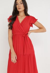 Born2be - Czerwona Sukienka Cephemus. Kolor: czerwony. Materiał: materiał. Wzór: jednolity, gładki. Sezon: lato. Typ sukienki: rozkloszowane, kopertowe. Styl: wakacyjny. Długość: maxi #4