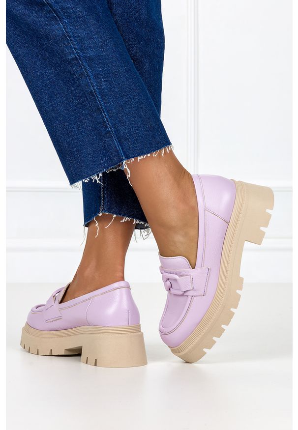 Casu - Wrzosowe mokasyny skórzane na platformie z łańcuchem produkt polski casu 20127. Kolor: fioletowy. Materiał: skóra. Obcas: na platformie