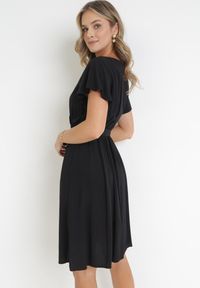 Born2be - Czarna Sukienka z Wiskozy i Wiązanym Paskiem Gariela. Kolor: czarny. Materiał: wiskoza. Typ sukienki: kopertowe #4