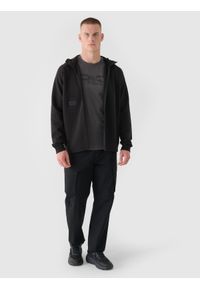 4f - 4F Bluza dresowa rozpinana z kapturem męska 4F x Robert Lewandowski - czarna XXL. Okazja: na co dzień. Typ kołnierza: kaptur. Kolor: czarny. Materiał: dresówka. Długość rękawa: raglanowy rękaw. Wzór: gładki, aplikacja, ze splotem. Styl: sportowy, casual