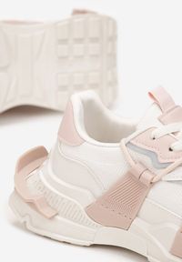 Renee - Różowe Sneakersy z Ozdobnym Sznurowaniem i Taśmami Larvel. Kolor: różowy