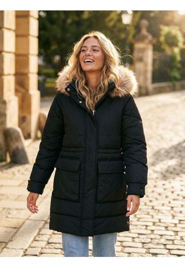 Sinsay - Kurtka z kapturem - czarny. Typ kołnierza: kaptur. Kolor: czarny. Materiał: futro. Długość rękawa: długi rękaw. Długość: długie