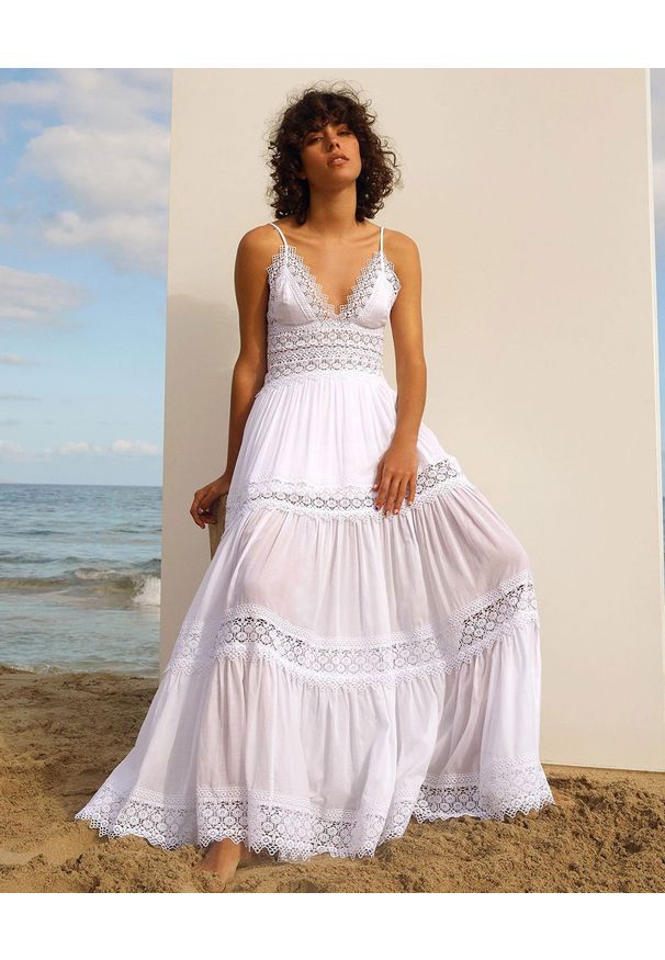 CHARO RUIZ IBIZA - Biała sukienka z koronką Cindy. Kolor: biały. Materiał: koronka. Długość rękawa: na ramiączkach. Wzór: koronka. Długość: maxi