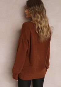 Renee - Brązowy Sweter z Wiskozy Oversize Conime. Okazja: na co dzień. Typ kołnierza: dekolt w kształcie V. Kolor: brązowy. Materiał: wiskoza. Długość rękawa: długi rękaw. Długość: długie. Wzór: aplikacja. Styl: casual, elegancki