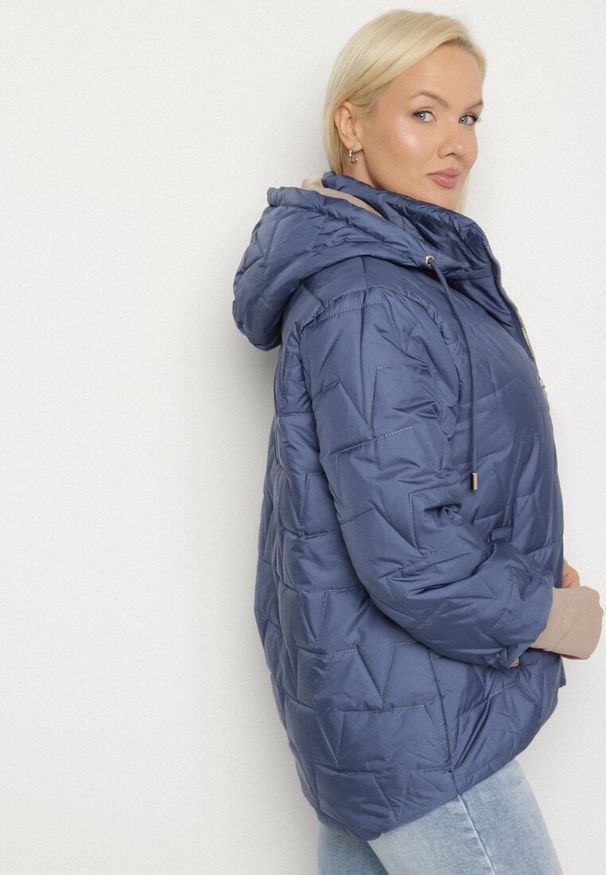 Born2be - Niebieska Pikowana Kurtka o Prostym Kroju z Kapturem Tulorisa. Okazja: na spacer, na co dzień. Typ kołnierza: kaptur. Kolekcja: plus size. Kolor: niebieski. Materiał: jeans. Wzór: aplikacja. Styl: casual, elegancki, klasyczny