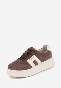 Born2be - Brązowe Skórzane Sneakersy na Grubej Podeszwie Zdobione Drobną Perforacją Serinatea. Okazja: na co dzień. Kolor: brązowy. Materiał: skóra. Wzór: aplikacja #3