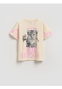 Reserved - T-shirt z nadrukiem - kremowy. Kolor: kremowy. Materiał: bawełna. Wzór: nadruk #1