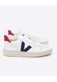 Veja - VEJA - Białe sneakersy z logo V-10. Okazja: na co dzień. Kolor: biały. Materiał: materiał, jeans. Wzór: aplikacja