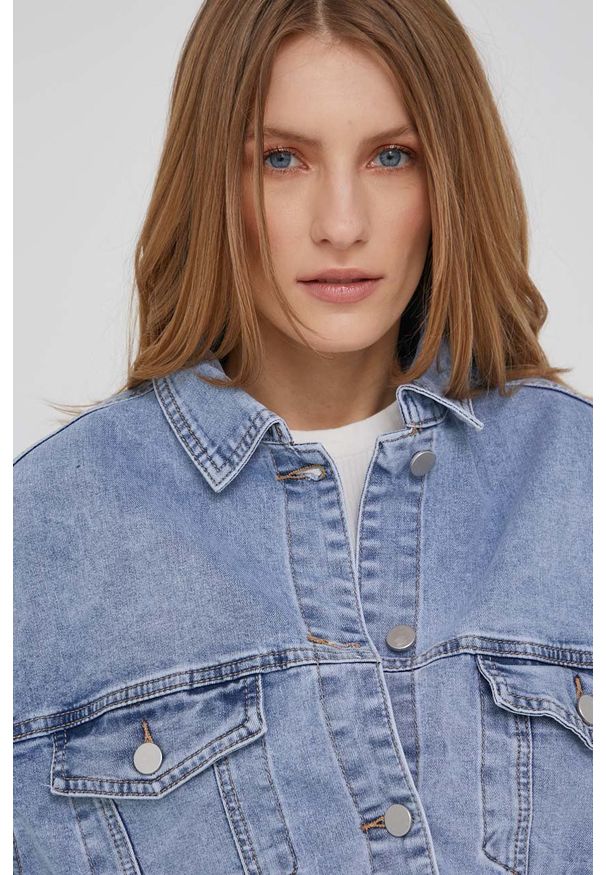 Answear Lab kurtka jeansowa damska przejściowa oversize. Kolor: niebieski. Materiał: jeans. Styl: wakacyjny