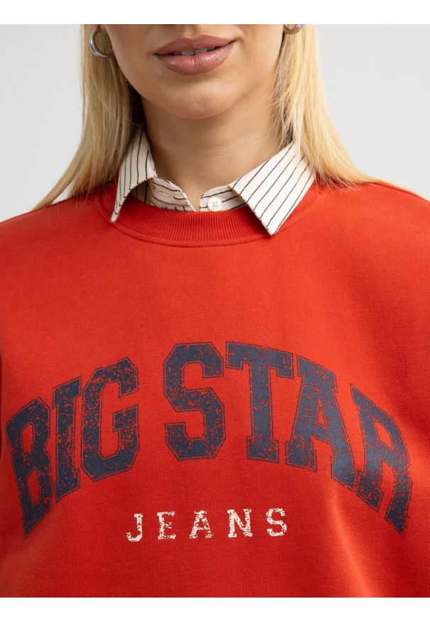 Big-Star - Bluza damska z logo BIG STAR czerwona Rubekana 704. Okazja: na uczelnię. Kolor: czerwony. Materiał: dzianina, bawełna, dresówka, jeans. Styl: klasyczny, retro