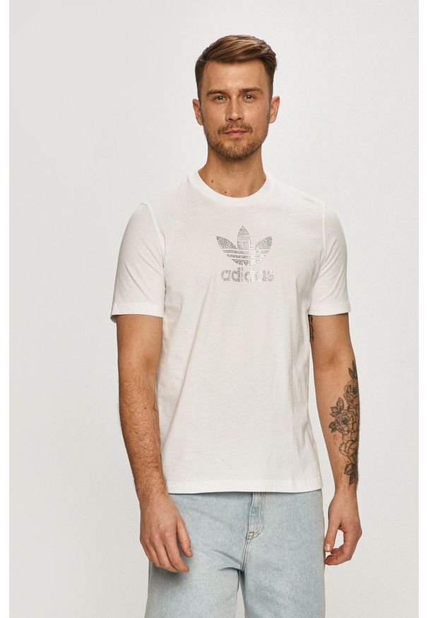 adidas Originals - T-shirt. Okazja: na co dzień. Kolor: biały. Materiał: bawełna. Wzór: aplikacja. Styl: casual