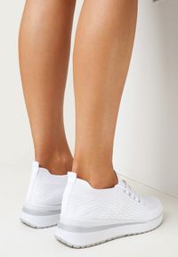 Born2be - Białe Sneakersy Stessia. Okazja: na co dzień. Nosek buta: okrągły. Zapięcie: bez zapięcia. Kolor: biały. Materiał: materiał. Szerokość cholewki: normalna. Wzór: jednolity #4