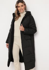 Born2be - Czarna Dwustronna Kurtka Płaszcz z Kapturem Eldorra. Typ kołnierza: kaptur. Kolor: czarny. Materiał: futro #2