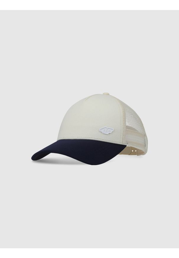 4f - 4F Czapka z daszkiem trucker uniseks - biała S/M. Kolor: niebieski. Materiał: materiał, syntetyk, elastan. Wzór: aplikacja. Sezon: lato. Styl: sportowy
