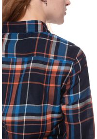 Wrangler - KOSZULA DAMSKA WRANGLER LS SHIRT GLOW ORANGE W5241OR48 112129366. Materiał: materiał, tkanina, jeans, bawełna, włókno, sztruks. Długość rękawa: długi rękaw. Długość: długie. Wzór: kratka. Sezon: lato