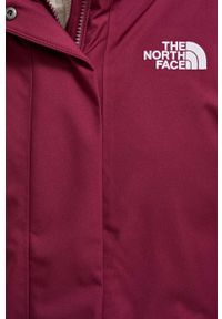 The North Face kurtka puchowa damska kolor bordowy zimowa. Okazja: na co dzień. Kolor: czerwony. Materiał: puch. Sezon: zima. Styl: casual #6