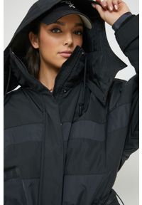 adidas Originals kurtka damska kolor czarny zimowa oversize. Kolor: czarny. Materiał: materiał. Sezon: zima #4
