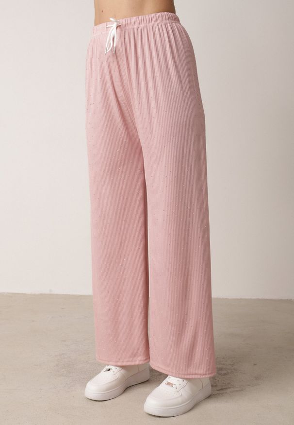 Born2be - Różowy Komplet Oversize z Cyrkoniami T-shirt i Spodnie Arnatea. Kolor: różowy. Wzór: aplikacja