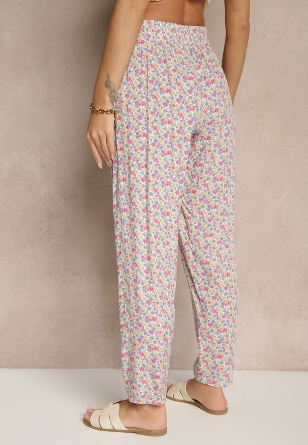 Renee - Białe Spodnie z Wiskozy High Waist w Kwiatowy Wzór Liosena. Okazja: na co dzień. Stan: podwyższony. Kolor: biały. Materiał: wiskoza. Wzór: kwiaty. Styl: casual