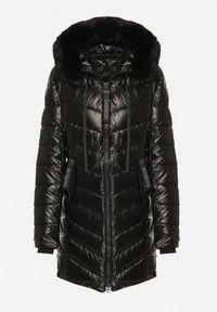 Born2be - Czarna Pikowana Kurtka o Taliowanym Kroju z Kapturem z Futerkiem Naleanna. Okazja: na co dzień. Typ kołnierza: kaptur. Kolor: czarny. Materiał: futro. Styl: casual #2