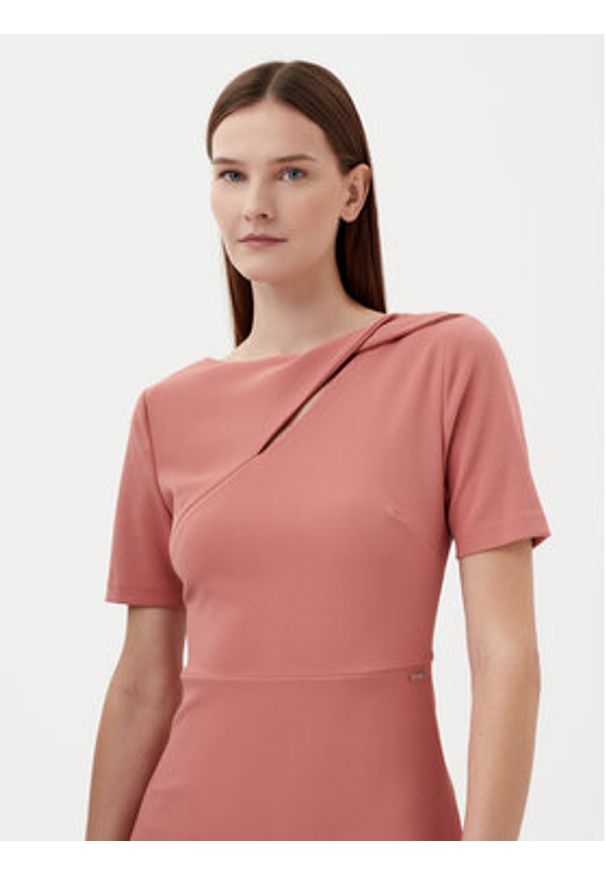 Calvin Klein Sukienka koktajlowa K20K208174 Różowy Regular Fit. Kolor: różowy. Materiał: syntetyk. Styl: wizytowy