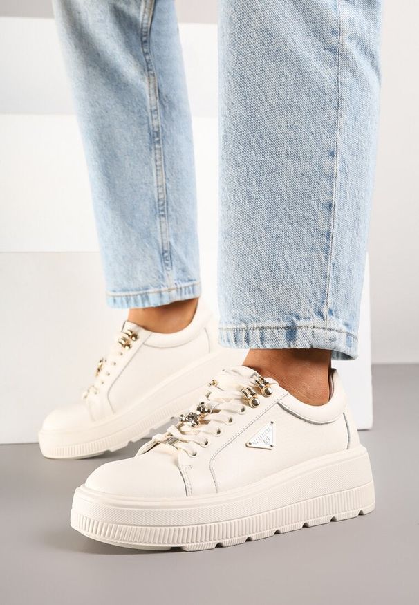 Born2be - Beżowe Sneakersy na Grubej Podeszwie ze Skóry Naturalnej z Trójkątną Ozdobą Dollassea. Okazja: na co dzień. Kolor: beżowy. Materiał: skóra. Wzór: aplikacja