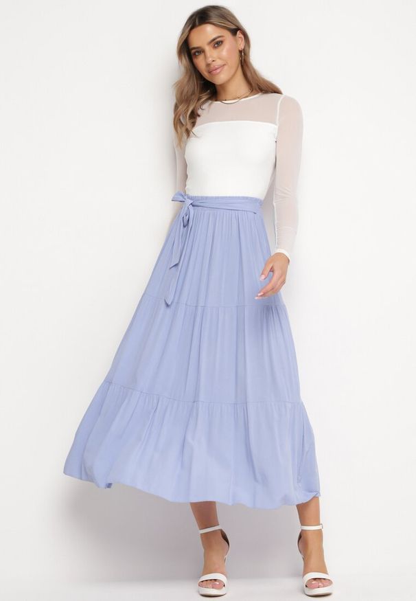 Born2be - Jasnoniebieska Wiskozowa Spódnica Maxi Rozkloszowana z Paskami Saosa. Okazja: na co dzień. Kolor: niebieski. Materiał: wiskoza. Wzór: paski. Styl: casual, klasyczny