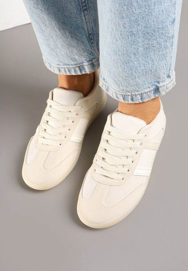 Renee - Beżowe Sneakersy Sportowe przed Kostkę z Ozdobnymi Paskami Zonevia. Wysokość cholewki: przed kostkę. Zapięcie: pasek. Kolor: beżowy. Szerokość cholewki: normalna. Wzór: paski