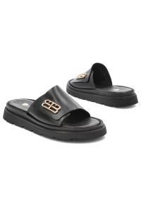 Czarne Klapki Armodo Eleganckie Obuwie Damskie. Okazja: na co dzień. Kolor: czarny. Materiał: skóra. Wzór: aplikacja. Sezon: lato. Styl: elegancki #6