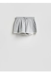 Reserved - Szorty z bawełną - jasnoszary. Kolor: szary. Materiał: bawełna #1
