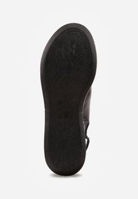 Born2be - Czarne Sandały VICES na Koturnie Zdobione Perforacją i Okrągłą Aplikacją Melolle. Okazja: do pracy, na co dzień. Nosek buta: okrągły. Kolor: czarny. Wzór: aplikacja. Obcas: na koturnie. Styl: elegancki, casual #2