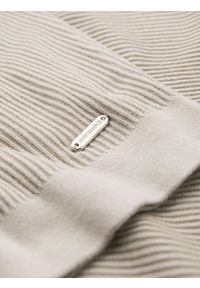 Ombre Clothing - Koszulka męska polo bez guzików z otwartym kołnierzykiem – jasnoszara V3 - Rozmiar: M. Typ kołnierza: polo. Kolor: szary. Materiał: wiskoza, prążkowany, dzianina, elastan, nylon. Styl: klasyczny, elegancki #6