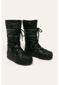 Moon Boot - Śniegowce High Nylon WP. Nosek buta: okrągły. Kolor: czarny. Materiał: nylon. Szerokość cholewki: normalna. Obcas: na obcasie. Wysokość obcasa: średni #2
