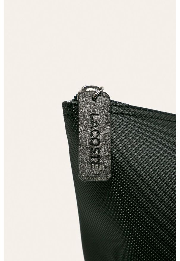 Lacoste - Torebka. Kolor: czarny. Rodzaj torebki: na ramię