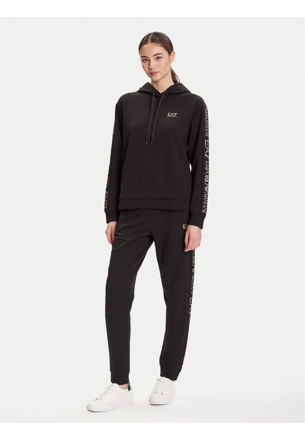 EA7 Emporio Armani Dres 7W000789 AF18880 MC004 Czarny Regular Fit. Kolor: czarny. Materiał: syntetyk